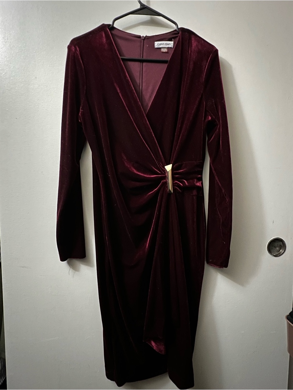 🪴Calvin Klein Deep Burgundy Velvet Long-Sleeve Wrap Dress with Gold Accent